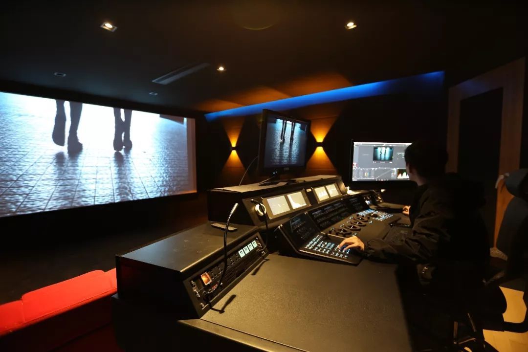 RGBworks Studio 以DaVinci Resolve及專業調色臺為核心，打造高端調色系統與電影制作生態